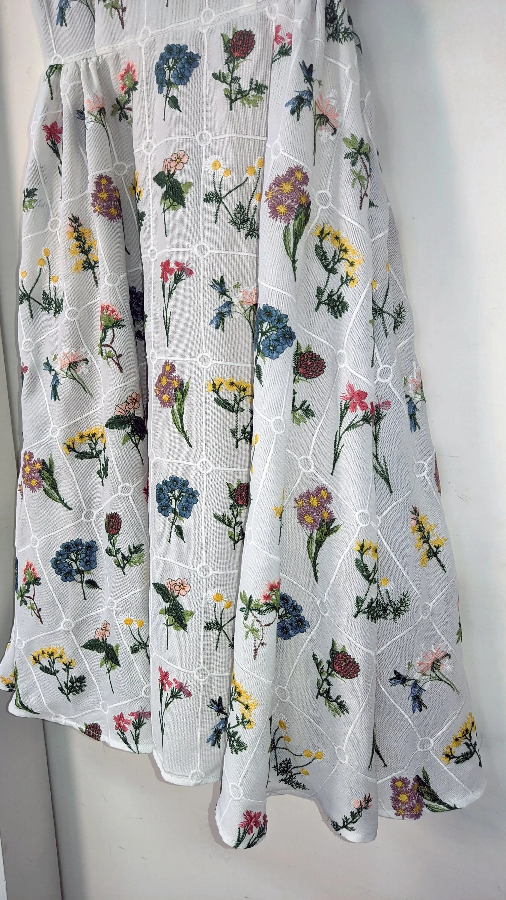 💐 Floral Embroidery Swing Dress