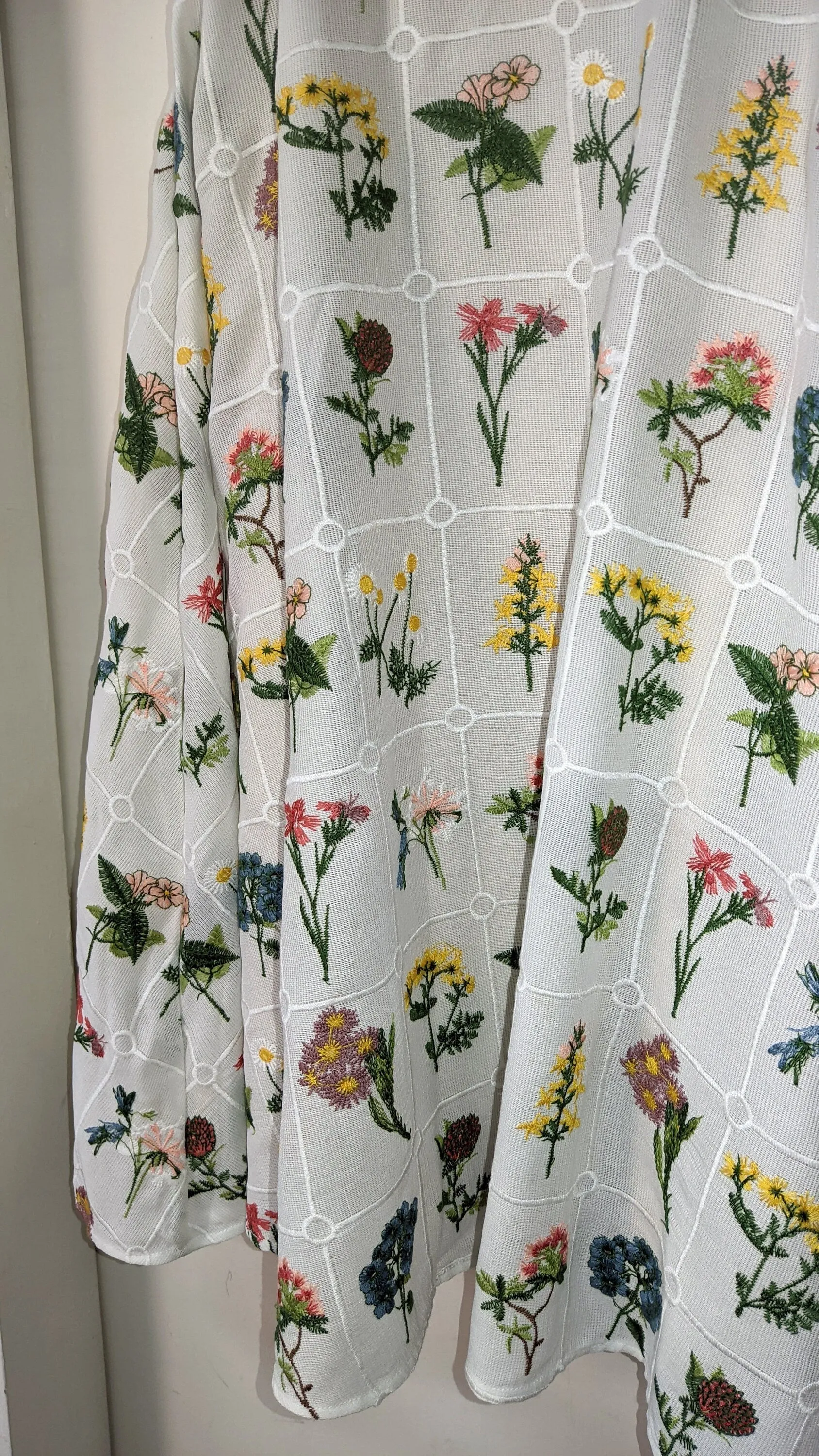 💐 Floral Embroidery Swing Dress