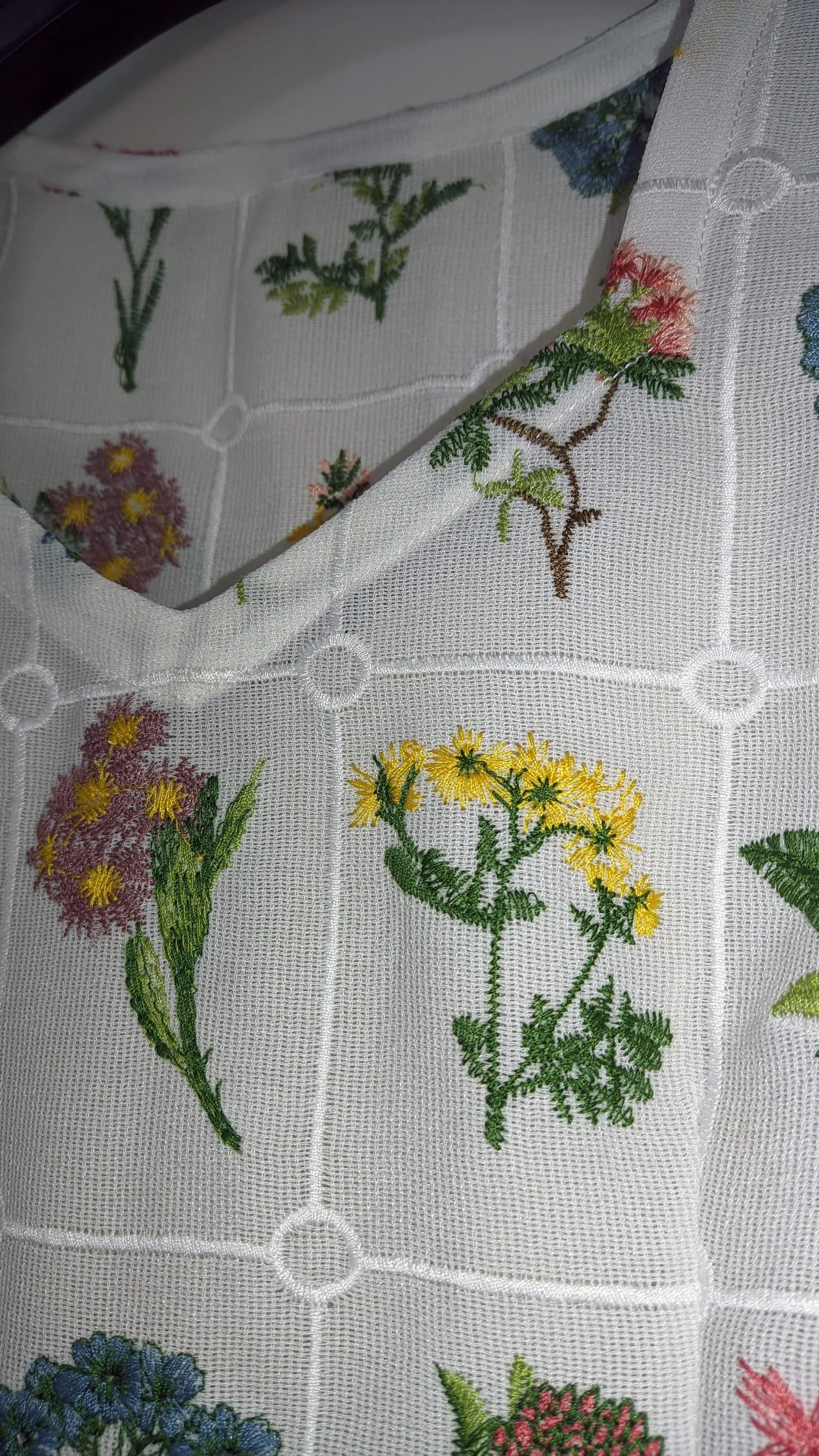 💐 Floral Embroidery Swing Dress