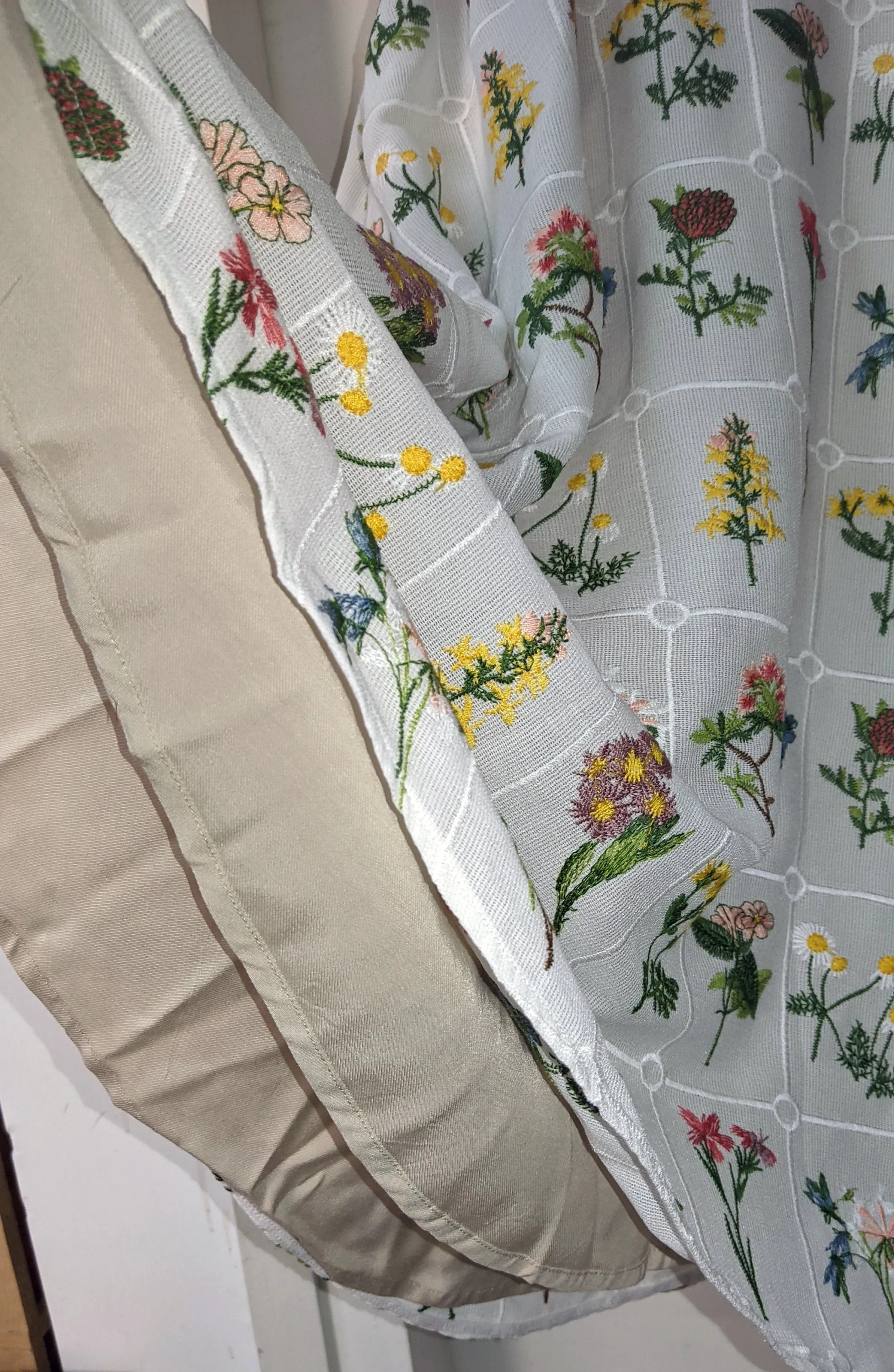 💐 Floral Embroidery Swing Dress