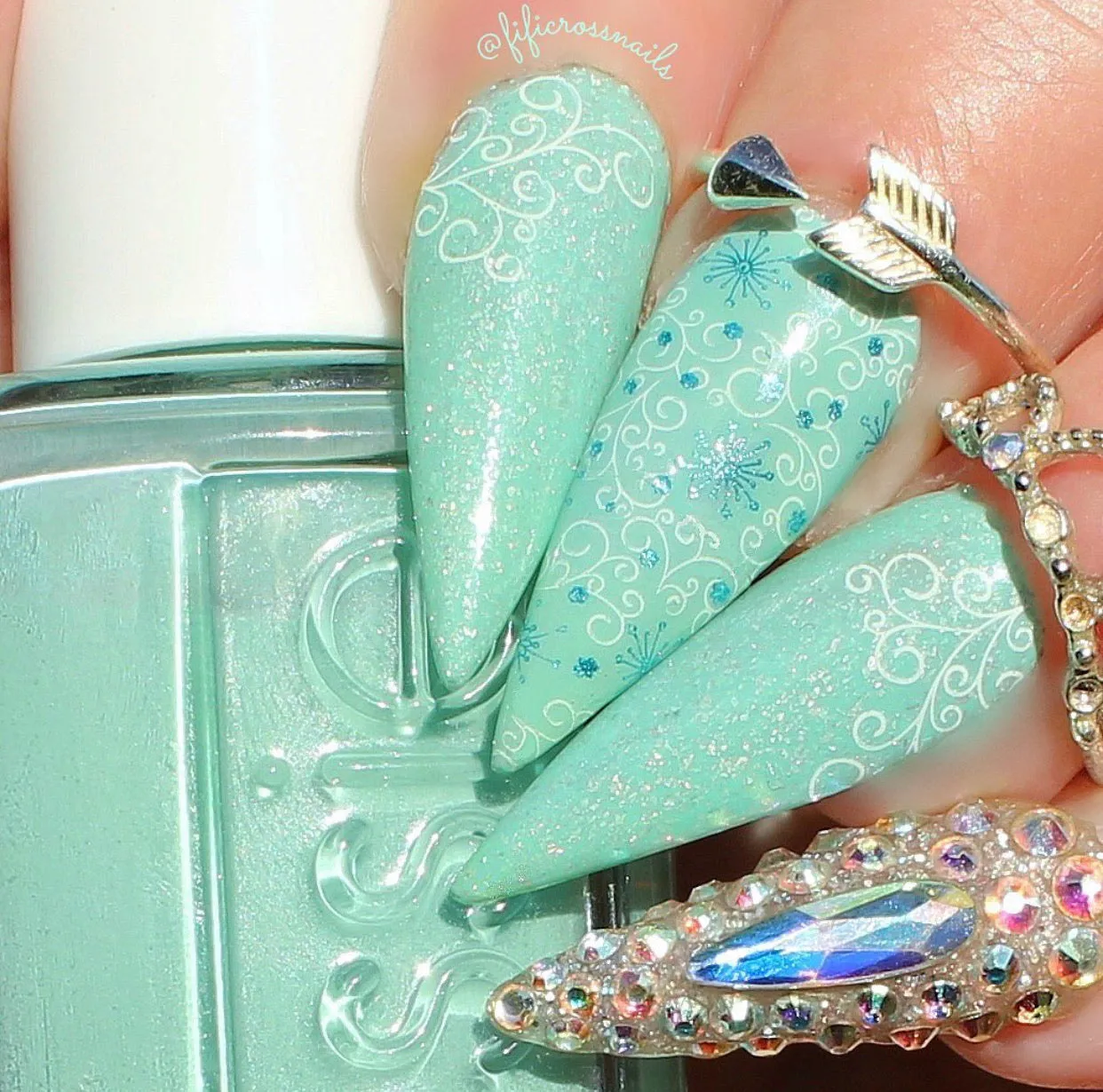 Catching Snowflakes (CjS-180) Steel Layered Nail Art Stamping Plate