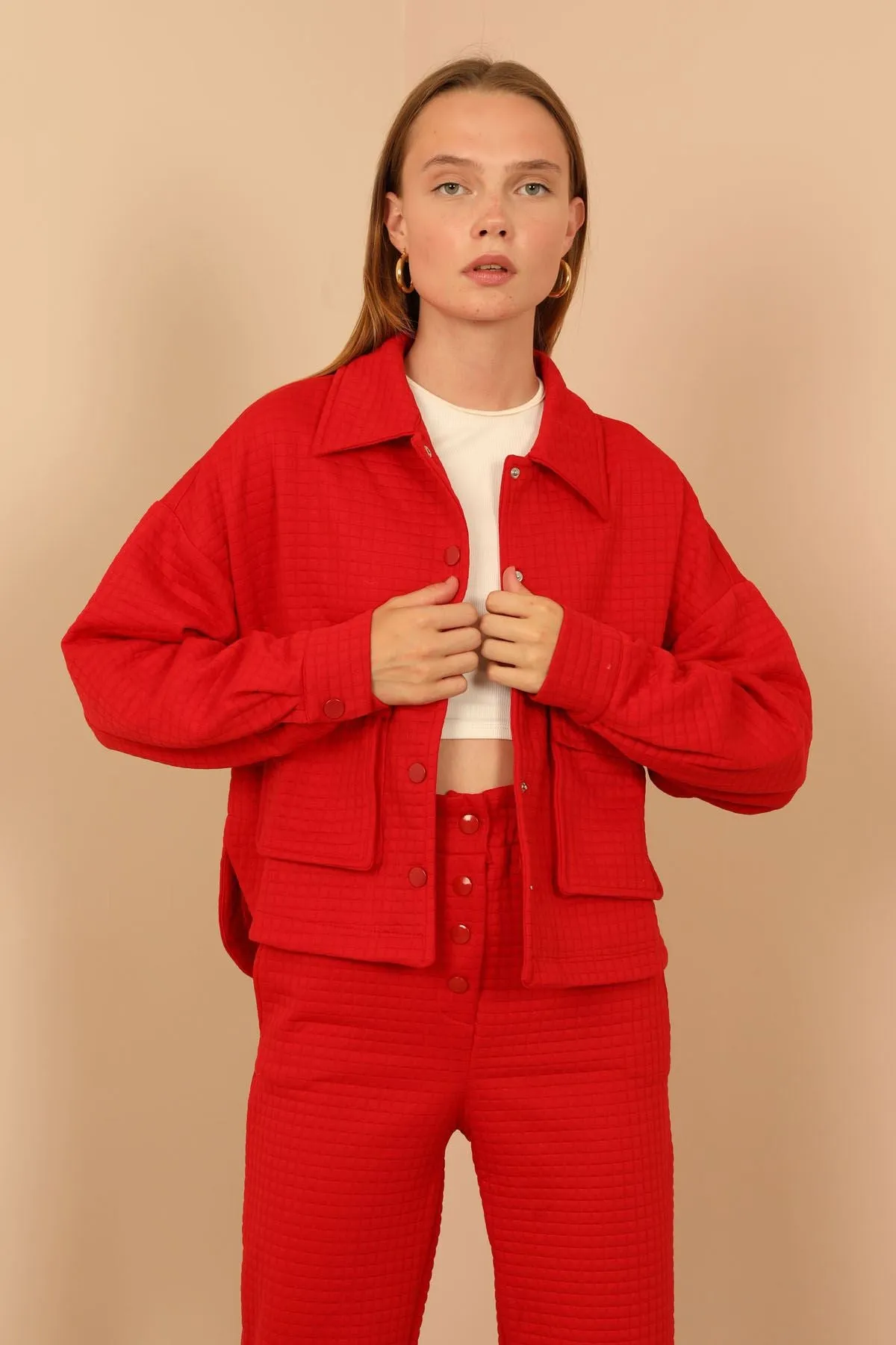 KKT Quilted Fabric Long Sleeve Shirt Collar Hip Height Oversize Button Up Women Jacket - Red - Garland