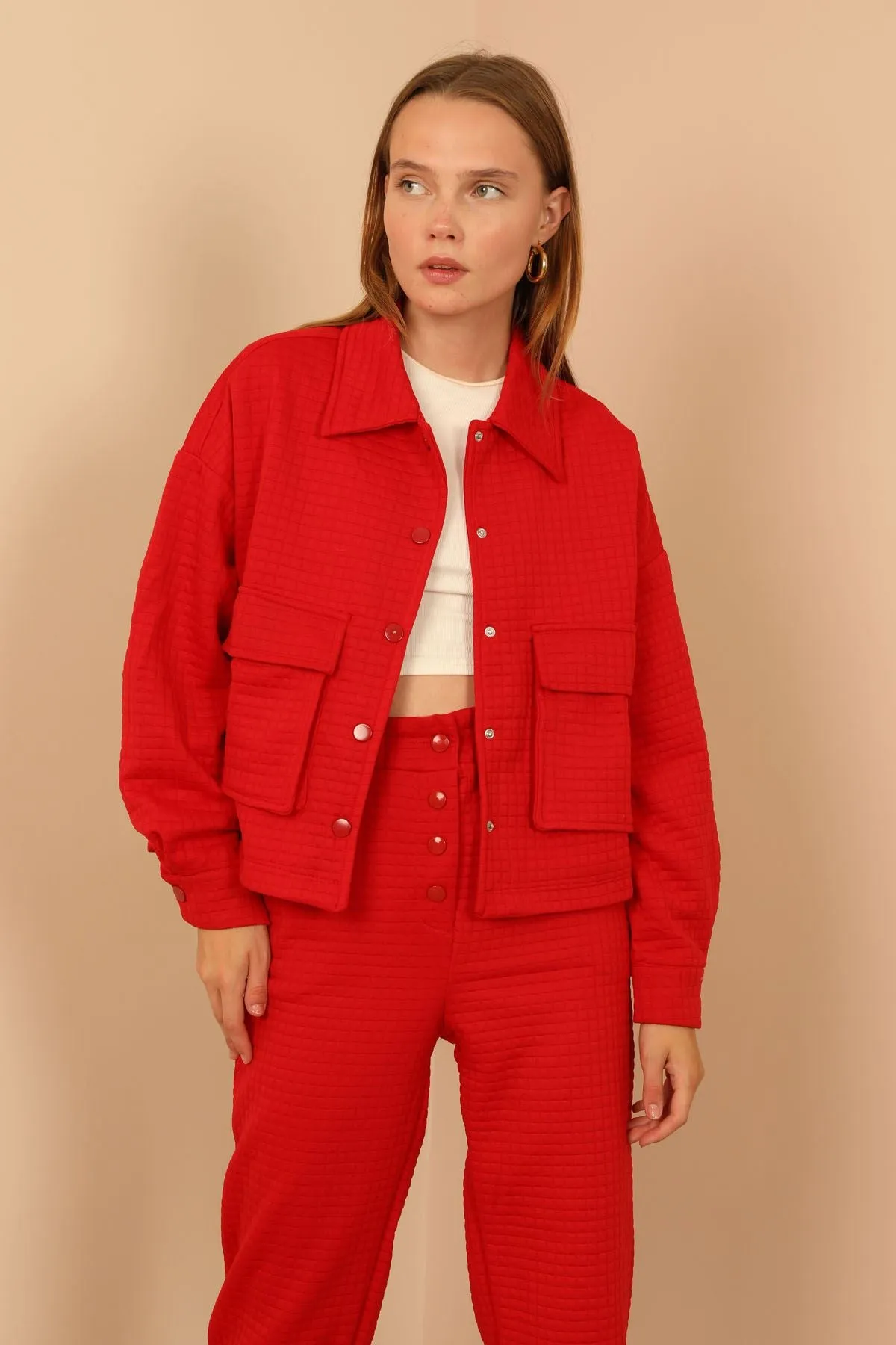 KKT Quilted Fabric Long Sleeve Shirt Collar Hip Height Oversize Button Up Women Jacket - Red - Garland