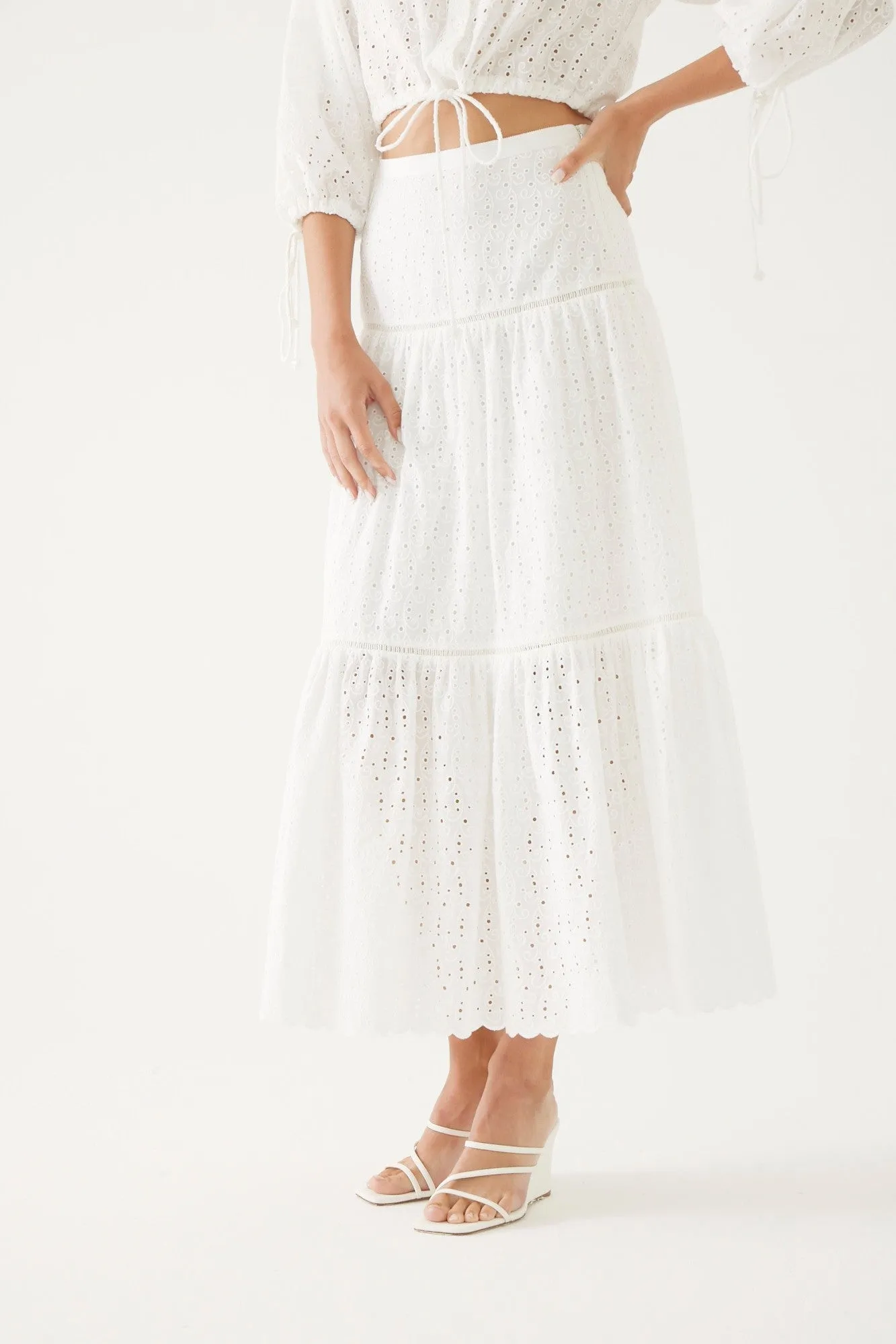 Layered Skirt Model with Lace Appearance
