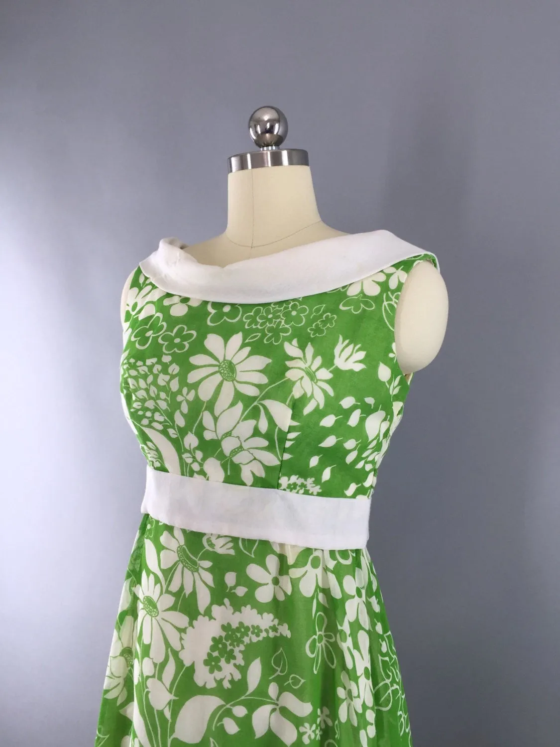 Vintage 1960s Dress / Green Floral Print